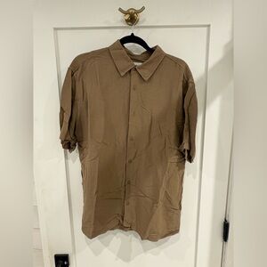 Zara Regular Fit Short Sleeve Button-Up in Tan